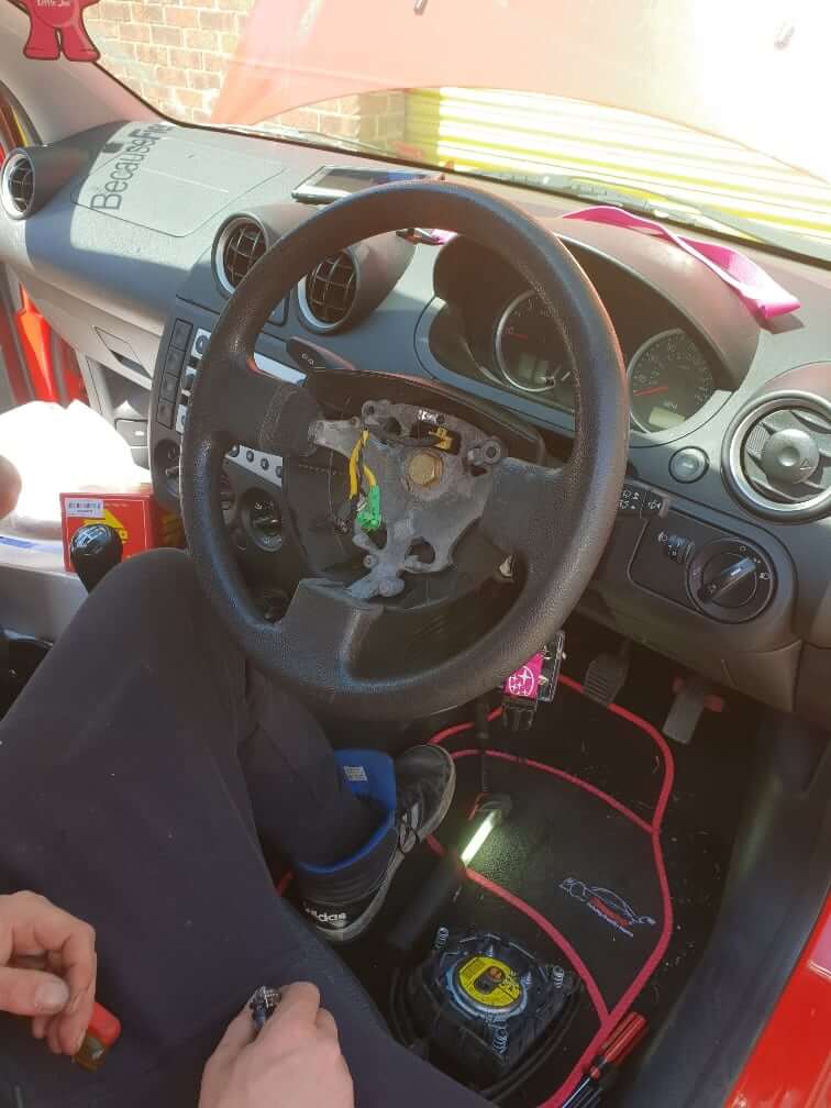 Amy’s Steering Wheel Fitment – Ford Fiesta MK5 2004 (3)