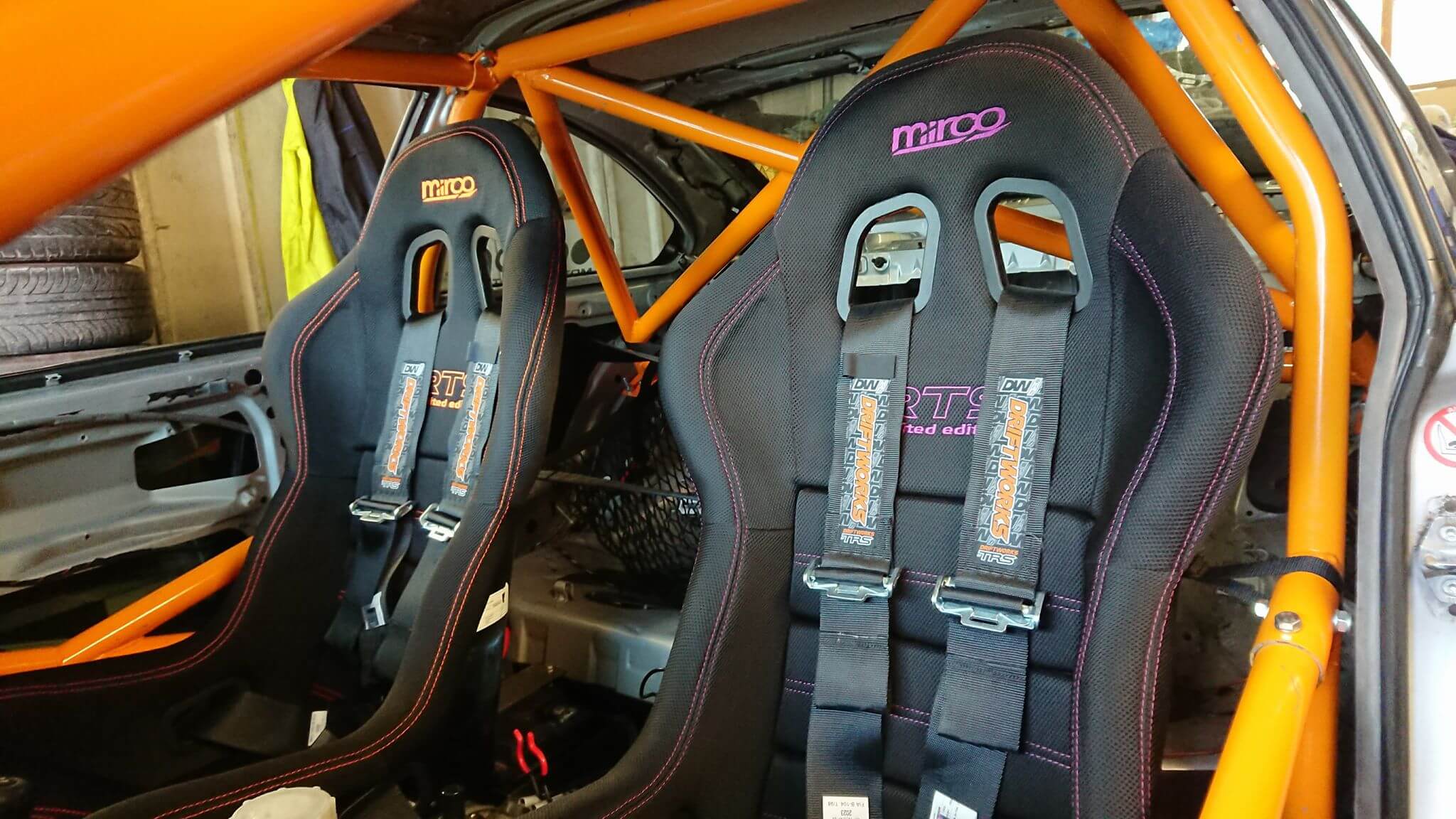 Zak Ellis – Mirco Seats & Driftworks Harnesses – BMW E46 Drift Car (2)
