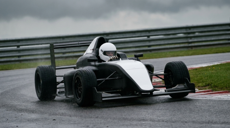 Single seater on circuit