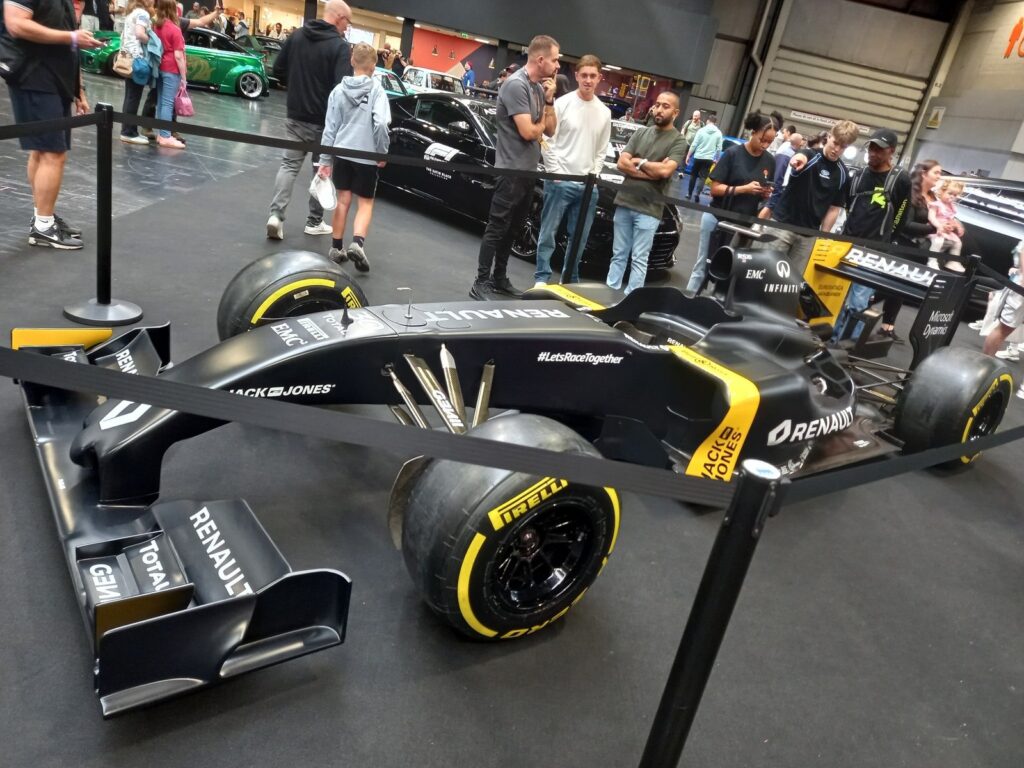 Renault Formula One show car from the front, black and yellow livery, on an Elite Competitions stand at Gravity Show 2026
