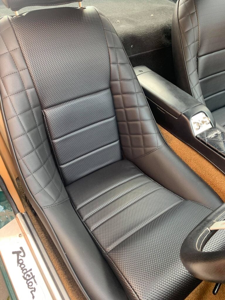 Mazda MX5 Mk1 with Cobra Classic RS Vinyl Bucket Seats